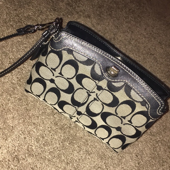 Coach Handbags - Coach Wristlet